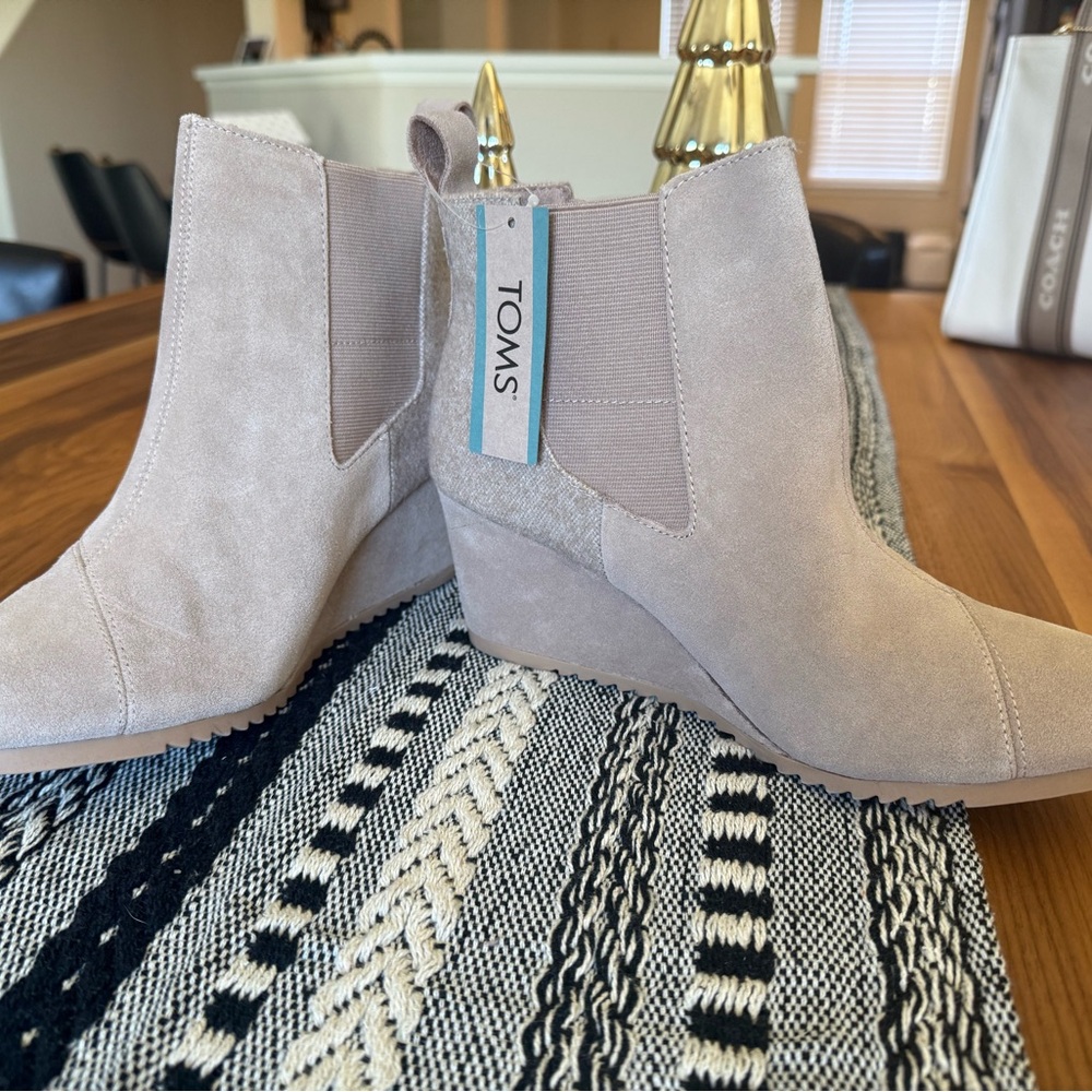 NWT TOMS Bailey Women's Beige Suede Wedge Booties